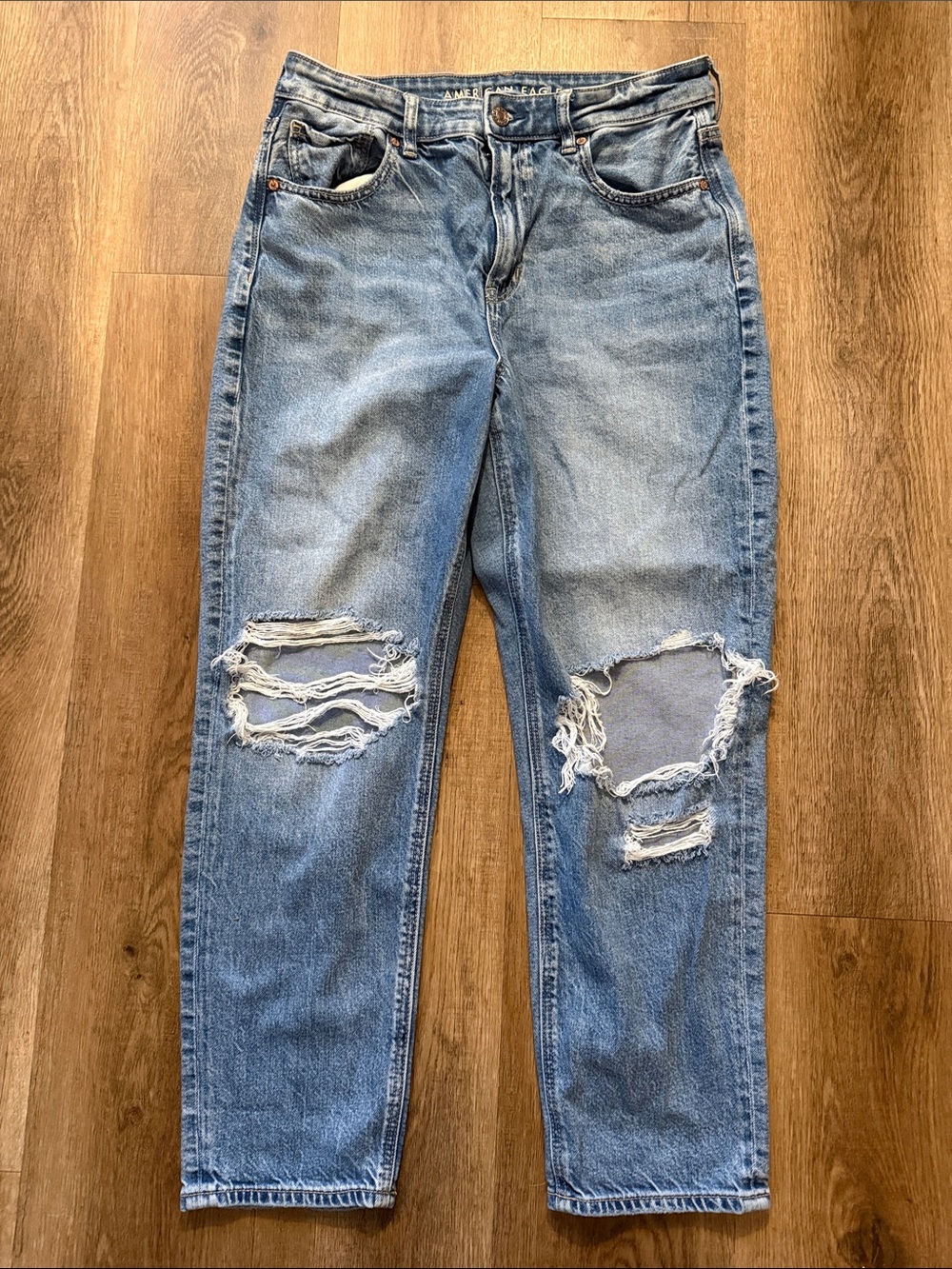 American Eagle Strigid Mom Jeans Distressed Denim Women's Size 10 Short - Picture 1 of 11